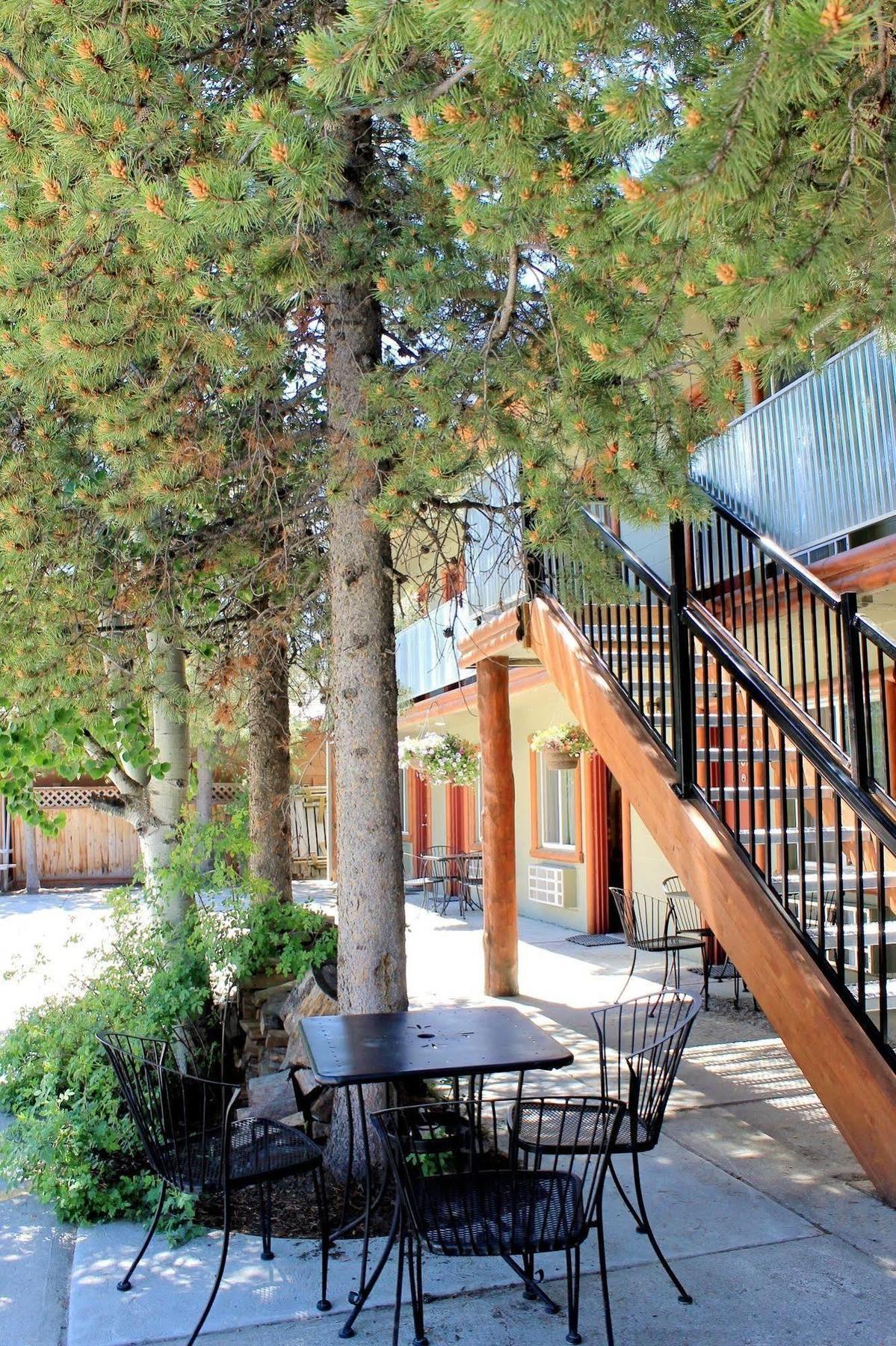 Moose Creek Inn Запад Йеллоустон Экстерьер фото